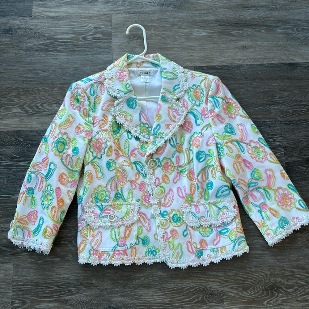 Gorgeous 3/4 sleeve embroidered blazer